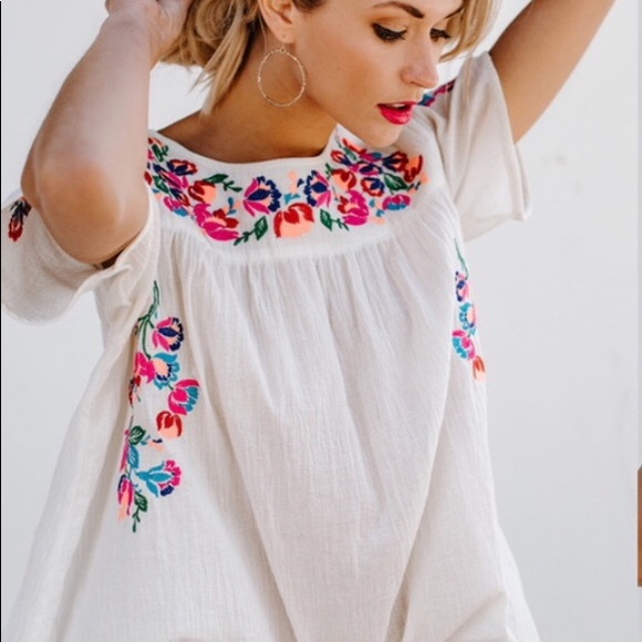 Colorful floral embroidered Top - Picture 2 of 6